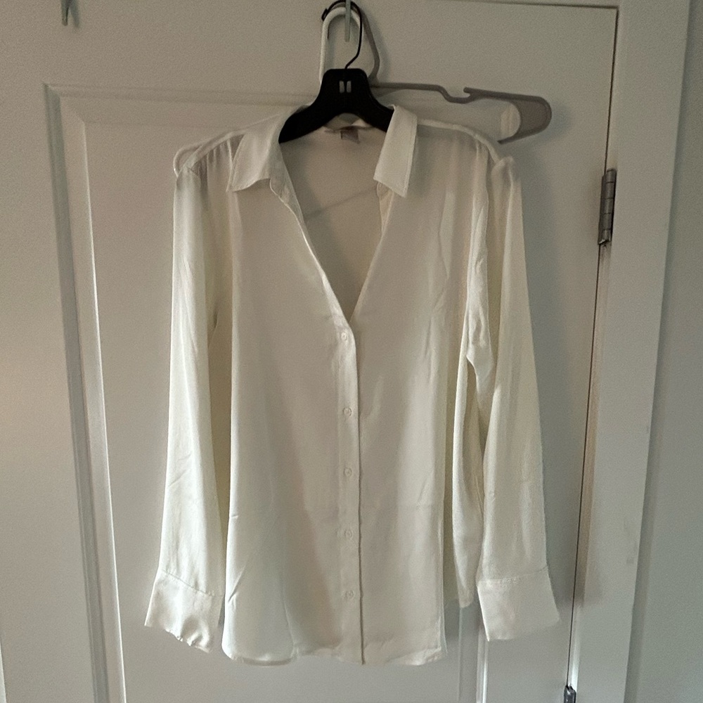 Never worn H&M long sleeve vneck blouse
